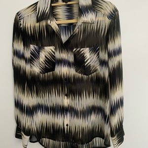 Guess blouse size S.